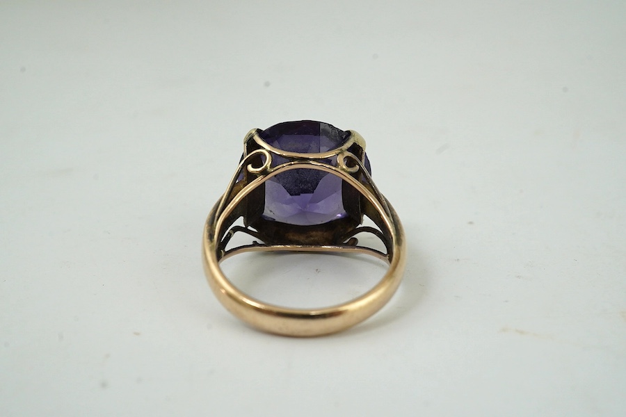 A 14k and single stone round cut synthetic colour change corundum, dress ring, size M, gross weight 7.5 grams. Condition - fair (loose in setting)